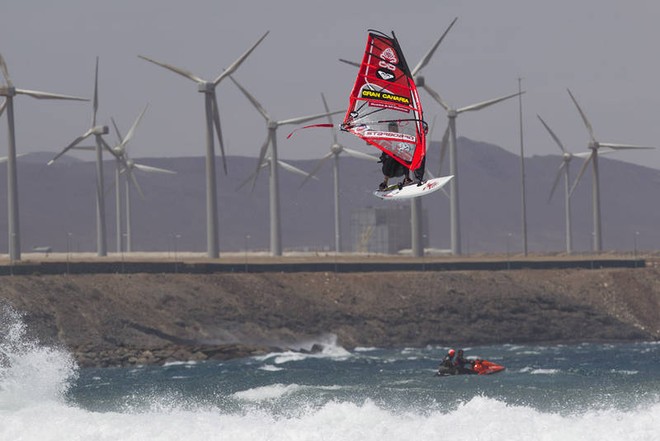 Stalled forward loop from Daida Moreno - PWA Pozo World Cup 2012 ©  John Carter / PWA http://www.pwaworldtour.com